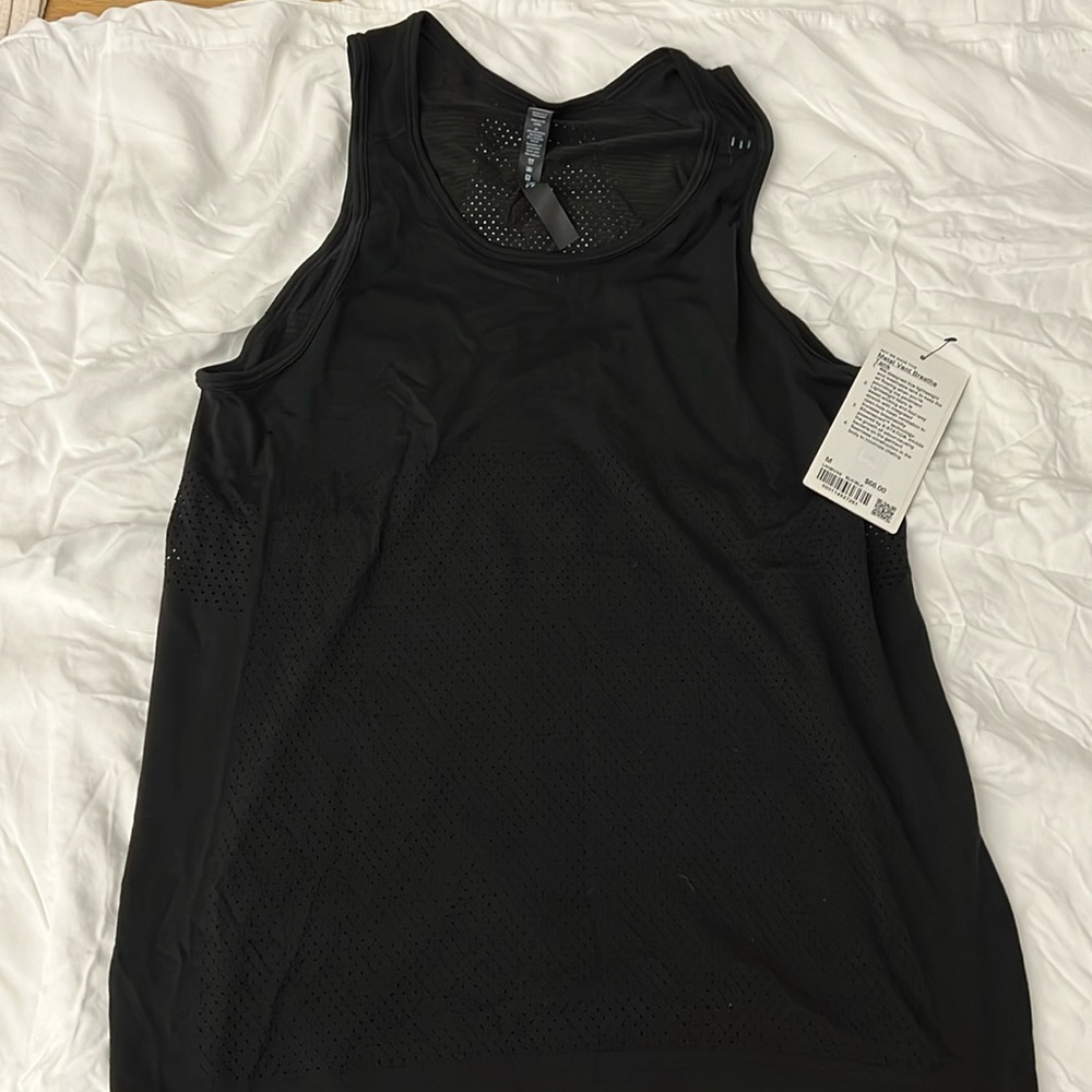 NWT Lululemon Metal Vent Breathe Tank - M
